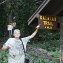 Der Kalalau Trail gilt als einer der schönsten und härtesten Trekking-Pfade der Welt entlang der Na Pali Küste im Nordwesten Kauais. Er beginnt am Ke’e Beach und endet im paradiesischem Kalalau Valley nach anstrengenden 17 Kilometern und ist der einzige Zugang auf dem Landweg durch den Na Pali Coast State Park. Der Trail führt über die hohen Klippen der Na Pali Coast durch 5 Täler und ist äußerst anstrengend. Die Strecke Ke’e Beach- Kalalau Valley kann man als geübter Wanderer an einem Tag schaffen.<br />Als ungeübter gar nicht .....