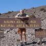 Im Gegensatz zu seinem Nachbarn Mauna Loa ist der Mauna Kea zurzeit nicht aktiv und gilt als schlafender Vulkan. Sein Alter wird auf 1 Million Jahre geschätzt, die ältesten gefundenen Steine wurden auf etwas über 200.000 Jahre datiert. Die letzte aktive Phase fand vor ca. 6000 bis vor 4000 Jahren statt, mit mindestens sieben Ausbrüchen. Es gab bereits zuvor Ruhephasen mit einer längeren Dauer als 4500 Jahre, insofern ist die gegenwärtige lange Ruhephase nicht notwendigerweise ein Zeichen für einen erloschenen Vulkan.<br /><br />Besucht am 13.11.2010<br />