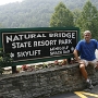 30.7.2007 - Kentucky's Natural Bridge<br />Wenn man ab Lexington auf der I-64 nach Osten und dann auf dem Mountain Parkway bis nach Slade fährt, sieht an der sortigen Ausfahrt ein Hinweisschild zu einer Natural Bridge. Ich bin abgebogen, 2 Meilen gefahren und schon war ich da.