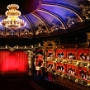 Phantom of the Opera - am 17.10.2011 im The Venetian/Las Vegas<br />nett, aber ausser einer einzigen bekannten Melodie und dem Kronleuchter nichts aufregendes. Muss nicht nochmal sein, egal ob in deutsch oder englisch. 