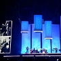 Simply Red in der Westfalenhalle Dortmund<br />3.11.2020 - 3.11.2021 - 18.11.2022<br />Vorgruppe: Luke Andrews Band - nette Popmusik<br />Simply Red begannen mit 5 Balladen, bei denen das Publikum sitzen blieb. Danach begann die Party und bis zum Ende des Konzertes standen, tanzten und klatschen alle, ausser uns, mit. Insgesamt ein netter Abend.<br />