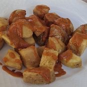 26.9.2022 - 15:39
Bevor es weiter ging wurde erstmal etwas gegessen und 2 Cañas getrunken.
Patatas Bravas in La Vieja Taberna in Madrid. 
6,50 €, naja