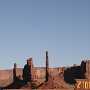 15.03.2006 - 3:47 PM - Blick auf den Totem Pole, rechts, und Yei Bi Chei, die tanzenden Götter, links daneben.