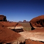 An einer der vielen Müllkippen vorbei, die Navajos halten es, wie fast alle Naturvölker, nicht so mit der Sauberkeit und Mülltrennung, kam der letzte Aussichtspunkt mit Blick ins Monument Valley. 