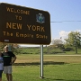 Neben New Jersey, Pennsylvania, Delaware und Maryland wird New York den Mittelatlantikstaaten zugerechnet. New York hat eine Fläche von 141.299 Quadratkilometern und ist mit 19,3 Millionen Einwohnern nach Kalifornien und Texas der drittbevölkerungsreichste Bundesstaat der USA.<br /><br />Volker's 19. Staat<br />Uli's 15. Staat<br /><br />geknipst am 4.10.2007<br />15x in New York State übernachtet