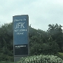 Der von der Port Authority of New York and New Jersey betriebene Flughafen JFK dient als Drehkreuz für American Airlines, Delta Air Lines und JetBlue Airways. Im Jahr 2019 wurden 62,6 Millionen Passagiere befördert, damit ist JFK der sechstgrößte Flughafen der USA und liegt im weltweiten Vergleich der Flughäfen auf Rang.<br />Gelandet am 27.9.2007<br />Gelandet und gestartet am 12.10.2007<br />Besucht am 17.8.2019