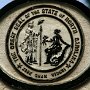Nicht im Siegel zu sehen sind 2 Daten: Der 20. Mai 1775, dem Tag der Mecklenburg Declaration of Independence und der 12. April 1776, Tag der Halifax Resolves.<br />Und jetzt fragt mich nicht, was Mecklenburg in North Carolina zu suchen hat.....