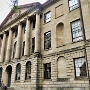 Das Provinzhaus wurde an derselben Stelle erbaut wie das vorherige Gouverneurshaus, das 1749 von Edward Cornwallis errichtet wurde.  Das Provinzhaus wurde am 11. Februar 1819 zum ersten Mal eröffnet Das Province House, die kleinste funktionierende Legislative in Nordamerika, beherbergte ursprünglich die Exekutiv-, Legislativ- und Justizfunktionen der Kolonie in einem Gebäude. 