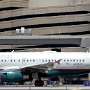 American Airlines - Airbus A319-132 - N838AW "America West Heritage" special colours. Leider hatten sich die Einstellungen des Fotoapparates unbemerkt verändert, deshalb ein etwas unscharfes Bild.<br />PHX - Salt River Shore - 2.5.2022 - 12:31 PM