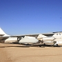 Boeing EB-47E Stratojet<br />Die US Army Air Forces gab 1943 ihre erste Anforderung für einen Düsenbomber heraus. Doch erst nach dem Krieg, als deutsche Forschungen zu Hochgeschwindigkeitsflugzeugen verfügbar wurden, wurde das Design der B-47 fertiggestellt. Die B-47 war der erste All-Jet-Bomber der Welt. Zwischen 1947 und 1957 wurden über zweitausend Stratojets gebaut. In den frühen 1960er Jahren wurden eine Reihe von B-47E-Modellen für den Einsatz als elektronisches Aufklärungsflugzeug umgebaut. Am Flugzeug wurden zusätzliche Antennen montiert und im Bombenschacht des Flugzeugs eine „Kapsel“ installiert, die zusätzliche Ausrüstung zur Überwachung von Radar- und Funksignalen sowie zwei zusätzliche Besatzungsmitglieder trug.