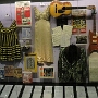 Gitarren von Johnny Otis und Bo Diddley plus diverser Schnickschnack