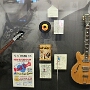 Eine Rickenbacker und eine Epiphone Casino, beide von John Lennon