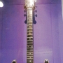 Keine Ahnung welche Gitarre von welchem Künstler das ist, aber er/sie/es war Linkshänder.....