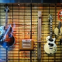 leider sehr verspiegelt, immerhin sind Les Paul und Mary Ford zu erkennen