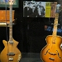 Bass und Gitarre von irgendjemandem, bestimmt nicht von Roxy Music.