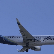 Alaska Airlines operated by Skywest - Embraer ERJ-175LR - N195SY
SAN - Air & Space Museum - 6.10.2023 - 11:31 AM