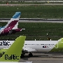 Air Baltic - Airbus A220-300 - YL-CSN "Sigulda"<br />Air Baltic - Airbus A220-300 - YL-CSB "Cēsis"<br />Dus - Parkhaus P7 - 18.8.2023 - 13:20<br /><br />