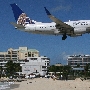 Continental - B737-724 - N39726<br />SXM - Maho Beach - 29.1.2007 - 12:40 PM