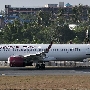 Juneyao Air - Airbus A320-271N - B-324V<br />HKT - Louis' Runway View Hotel Zimmer 403 - 20.3.2023 - 18:10