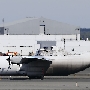 Lynden Air Cargo - LockheedL382G Hercules - P4-LAC - Baujahr 1976<br />ANC - South Airpark - 21.5.2022 - 12:14 PM<br />Lynden Air Cargo ist die größte Betreiberin ziviler Herculesse, und das in neutraler weisser Farbe. Warum sollte man die alten Schätzken auch noch bunt bemalen. 