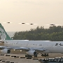 Mahan Airlines - Airbus A340-311 - EP-MMA auf dem Weg nach Teheran<br />HKT - Louis' Runway View Hotel Zimmer 403 - 20.3.2023 - 19:07