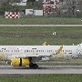 Vueling - Airbus A320-232 (WL) - EC-MNZ "Vueling Loves Barcelona" special colours<br />DUS - Parkhaus P7 - 12.4.2022 - 14:38
