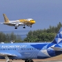 Etihad - Boeing 787-9 Dreamliner - A6-BND "Manchester City F.C." special colours<br />Scoot - Airbus A320-232 - 9V-TRS/Jagiya<br />HKT - 29.3.2023 - Louis' Runway View Hotel Zimmer 403 - 8:44