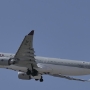 Qatar Airways - Airbus A330-302 - A7-AEF<br />HKT - 25.3.2023 - Louis' Runway View Hotel Zimmer 403 - 15:41