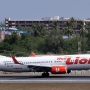 Thai Lion Air - Boeing 737-8GP - HS-LUP<br />HKT - 21.3.2023 - Louis' Runway View Hotel Zimmer 403 - 11:46