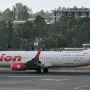 Thai Lion Air - Boeing 737-9GP(ER) - HS-LVK<br />HKT - 25.3.2023 - Louis' Runway View Hotel Zimmer 403 - 18:16