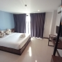 20.-29.3.2023<br />Louis' Runway View Hotel - Phuket/Thailand - Zimmer 403<br />12.525 THB für 9 Nächte = 349,29 € = 38,81 € pro Nacht<br />