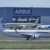 20.05.2026 - 14.02 - Le Panorama Restaurant - Smartwings - Boeing 737-8Q8 - OK-TVY