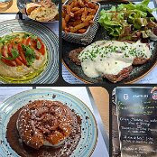19.05.2026 - Mittagessen bei Le 20ème Avenue
Tomates et sa creme straciatella, et pesto rosso - Merlan de Boeuf, frites,salade et sauce au bleu - Chou forci a la creme vanille et sauce chocolat
Rinder-Wittling, Pommes Frites, Salat und Blauschimmelkäse - Kohl mit Vanillecreme und Schokoladensauce
Dazu gab es einen "Cafe" für 2 €, den ich weder bestellt noch getrunken habe, eine 0,33er Flasche Coke und eine Flasche stilles Wasser, alles zusammen 49 €