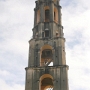 Auf dem Weg nach Trinidad kommen wir am Torre Iznaga samt einer Zuckerrohrpresse vorbei. Von hier hat man einen schönen Blick auf die umliegende Gegend.