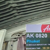 VolkerFly - 26.03.2023 - Air Asia - Airbus A320-214 (WL)  - 9M-AJJ - Kuala Lumpur - Phuket - AK820 - 3F - 1:08 Std.
mit einem Fotobomber
