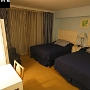 Park Shore Waikiki - Honolulu, Oahu<br />17.02.2008 - 208,57 € - soviel zahlt man wenn man abends als Walk-In nach einem Zimmer fragt<br />18.-20.02.2008 - 331,92 € für 2 Nächte = 165,96 € pro Nacht, vor Ort über Expedia gebucht