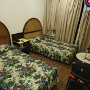 3.12.2008 - Hotel Ancón - Trinidad/Cuba<br />Winzige dreckige Zimmer, Klimaanlage direkt am Gesicht, unpassende Toilettenbrille, kalte Dusche, unfreundliches und unwilliges Personal, schlechtes - magenverstimmungsförderndes Essen, wunderbarer Strand.<br />Hier würde ich nie länger als eine Nacht verbringen und mir von den Sprungfedern der Matraze die Haut aufritzen lassen...