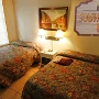 28.1.2011 - Southern Cross Hotel - Key West<br />138,48 €<br />nach 1 Nacht sind wir in ein anderes Zimmer gezogen weil dieses direkt an der Duval Street lag und es ganznächtig zu laut war. Dazu waren die Matrazen völlig durchgelegen. 