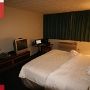 30.5.2013 - Ramada Middletown/RI<br />renovierungsbedürftiges Motel am Ortsende von Middletown.<br />Über Hotwire für 58,52 $ = 45,70 € zugewiesen, ein akzeptabler Preis.<br />WiFi kostenlos.<br />Dollarkurs: 1.3062