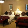12.6.2013 - The Maryland Inn *** - Zimmer 200 - 91,11 €<br />Valet Parking 25 $, WiFi kostenlos<br />Niedliches großes Zimmer mit abfallendem Boden und schiefen Decken und Wänden. Wie es sich gehört für einen uralten Bau.