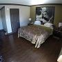 6.10.2016 - Super 8 Motel Los Angeles Airport - Zimmer 104 - 86,35 $ = 79,34 €<br />Dollarkurs: 1.1101<br />Direkt in der Einflugschneise des Airports, trotzdem recht leise - wenn die Leute im 2. Stock nicht wären.....