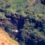 Als "Grand Canyon of the Pacific" wird die 19 Kilometer lange Schlucht, die der Waimea Poomau im Laufe der Jahrtausende schnitt, gerühmt. Der Höhenunterschied vom Kraterrand bis zum mäandrierenden Flusslauf beträgt bis zu 1200 Meter. 