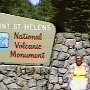 Der Mount St. Helens (2549 m ü. NN) ist ein Vulkan im Süden des Bundesstaates Washington in den USA. Er gehört zur Kaskaden-Kette, einer Kette von Vulkanen, die sich an der Westküste Amerikas von Alaska im Norden bis Feuerland im Süden erstreckt und zum pazifischen Feuergürtel gehört. Der Mount St. Helens weist, wie alle Vulkane des pazifischen Vulkangürtels, größte Explosionsenergie auf. Man spricht von plinianischen Eruptionen.<br />Besucht am 30.7.1994
