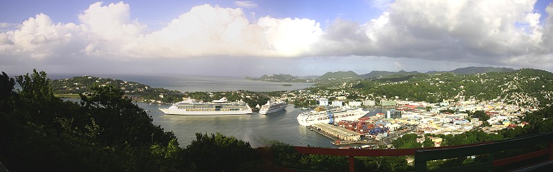 Blick vom Morne Fortune auf Castries und den Hafen