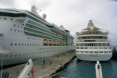 AIDAvita & serenade of the Seas in St. Maarten AIDAvita & serenade of the Seas in St. Maarten