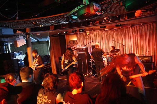 The Absence - 1 - 1:45 im Spectrum