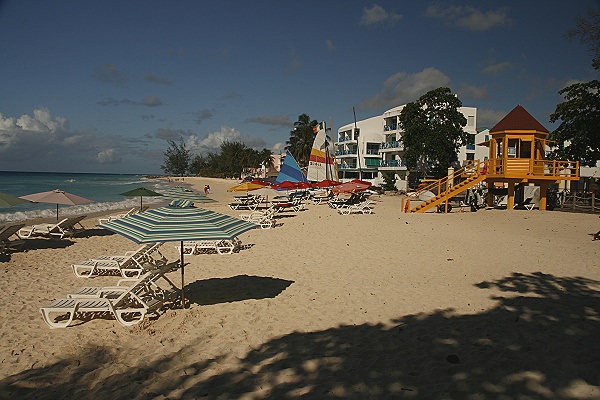 Am Dover Beach sind die Hotels Southern Palms und Escape at the Gap, die Maresol Apartementanlage sowie viele kleine Guesthouses. Am Dover Beach sind die Hotels Southern Palms und Escape at the Gap, die Maresol Apartementanlage sowie viele kleine Guesthouses.