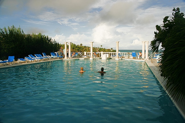 Der alte Pool sieht immerhin noch gut aus Der alte Pool sieht immerhin noch gut aus