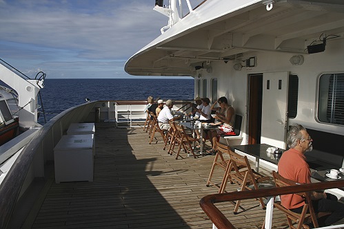 Draussen sind aber auch ein paar Tische