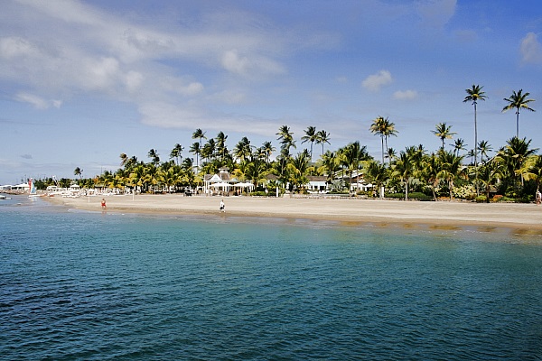 Pinney's Beach Nevis
